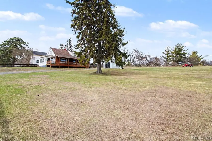 660 W Walton, Pontiac, MI 48340 - #2