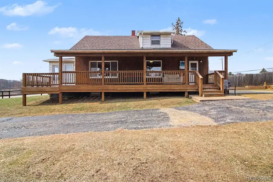 660 W Walton, Pontiac, MI 48340 - #3