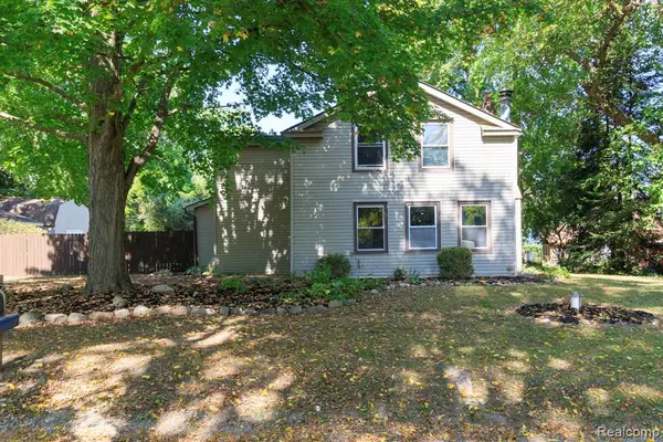 716 Commercial, Bloomfield Hills, MI 48382