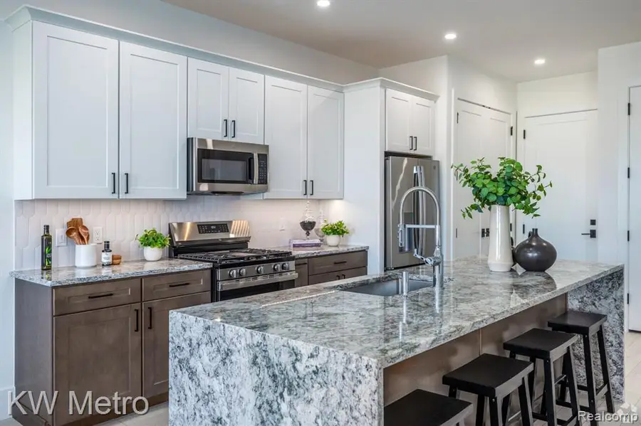 120 E Liberty #302, Milford, MI 48381 - #2