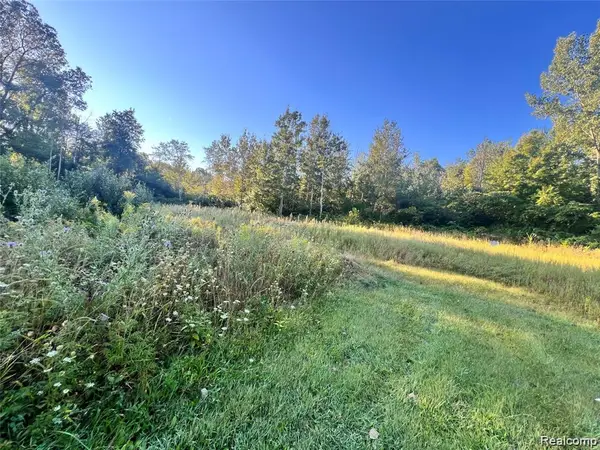 8085 W Newburg, Exeter, MI 48117