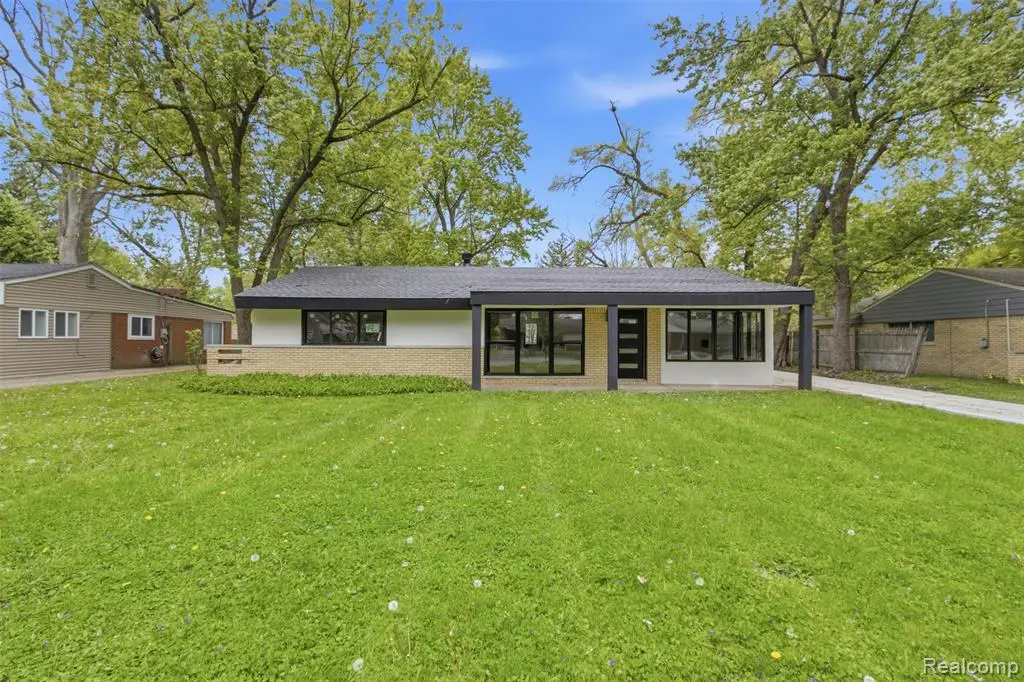 2483 Walce, West Bloomfield, MI 48324 - #1