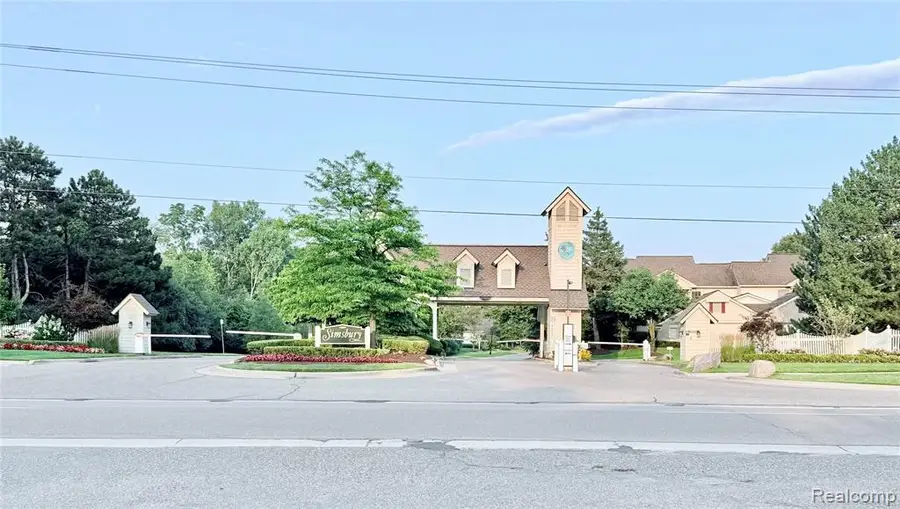 7288 Simsbury Dr. #24, West Bloomfield, MI 48322 - #3