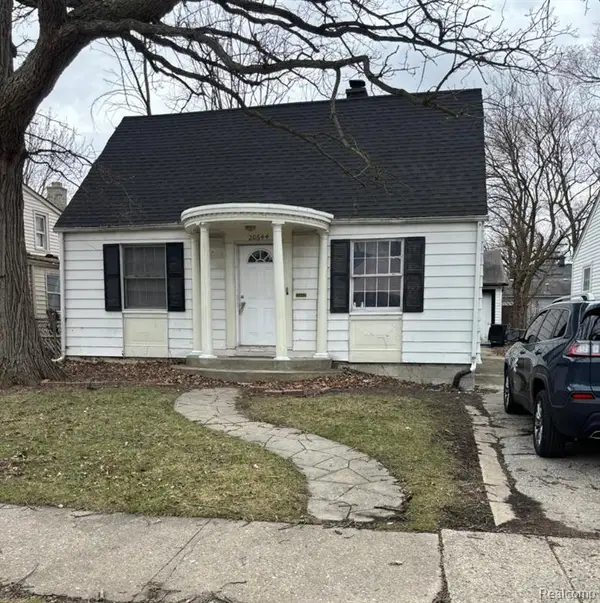 20644 Elkhart, Harper Woods, MI 48225