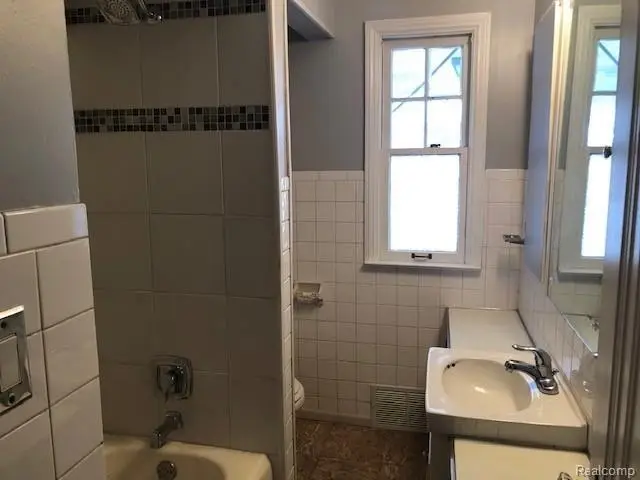 20644 Elkhart, Harper Woods, MI 48225 - #2