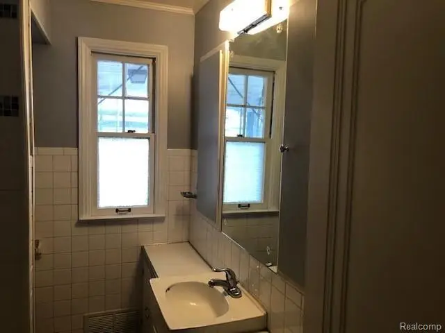 20644 Elkhart, Harper Woods, MI 48225 - #3