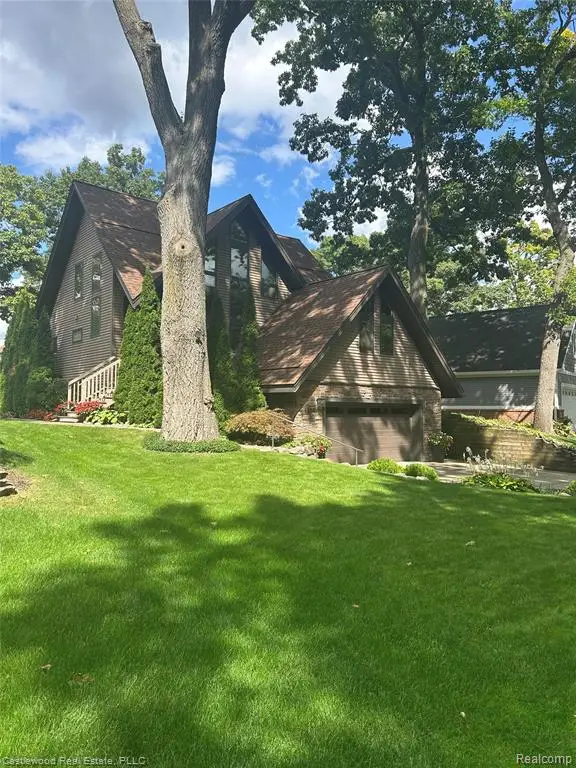 1625 Ridge Road, Highland, MI 48356