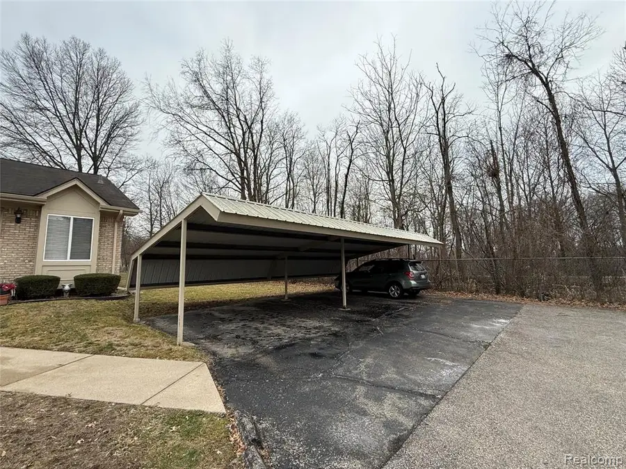 30800 Plum Lane, Madison Heights, MI 48071 - #2