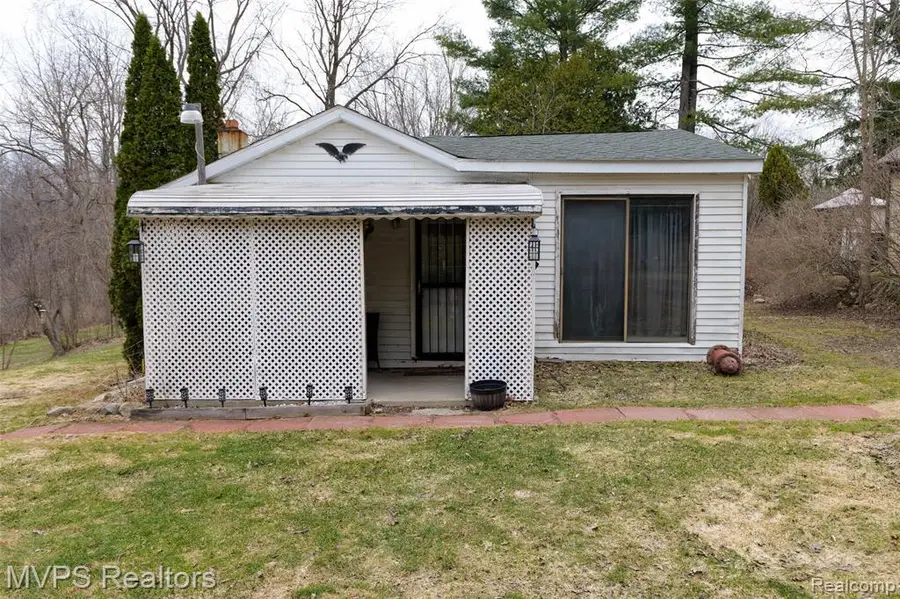 1721 Moffat, Leonard, MI 48367 - #3