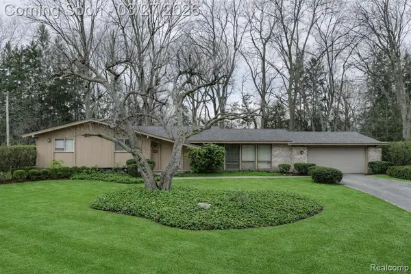 6974 Woodside, West Bloomfield, MI 48322