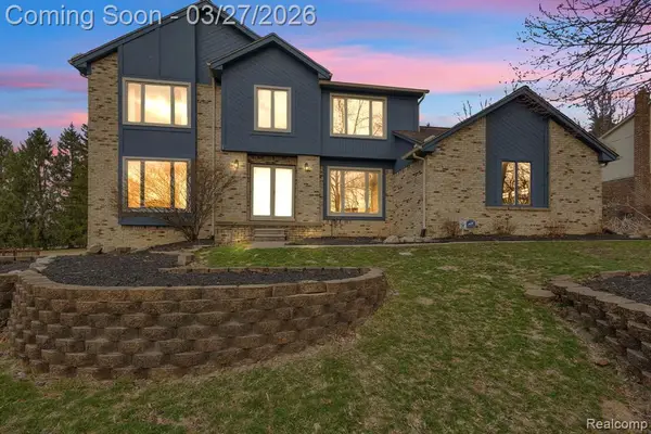 25515 Hunt Club, Farmington Hills, MI 48335