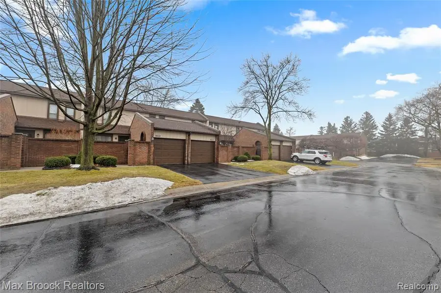 1215 Kirts #C, Troy, MI 48084 - #2