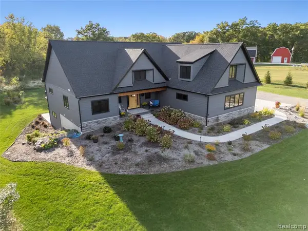 1920 Woodcreek, Brighton, MI 48114