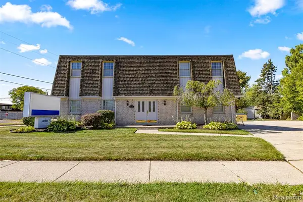 30401 Utica, Roseville, MI 48066