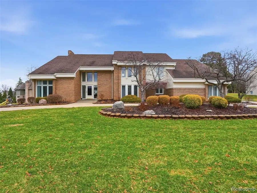 3827 Manchester, Bloomfield Hills, MI 48302 - #2