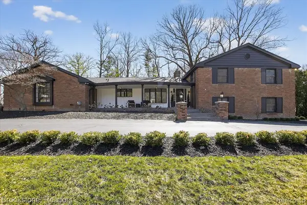 754 N Valley Chase, Bloomfield Hills, MI 48304