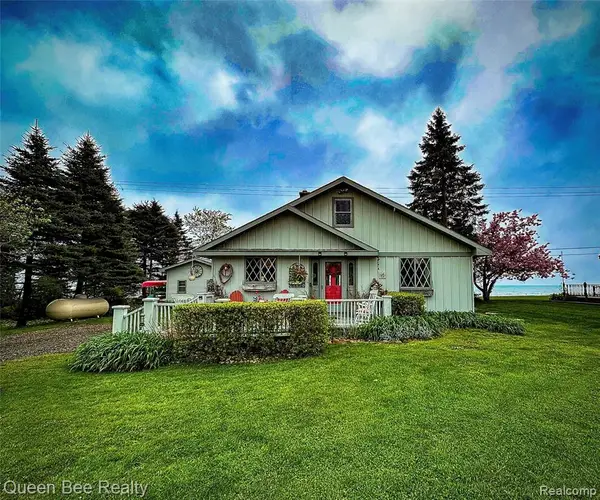 2109 S Lakeshore, Harbor Beach, MI 48441