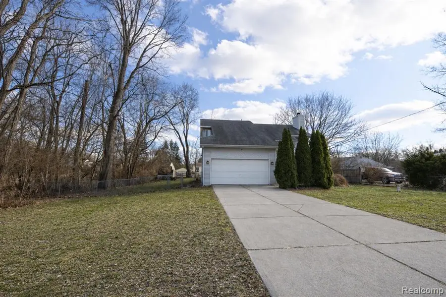 288 E Grand Traverse, Commerce Township, MI 48382 - #2