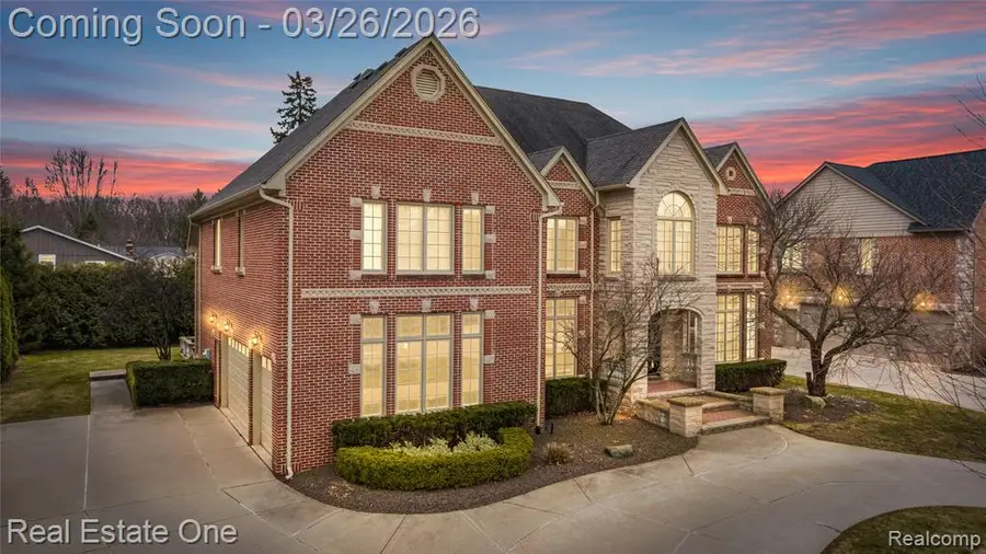 3879 Teakwood, Rochester Hills, MI 48309 - #2