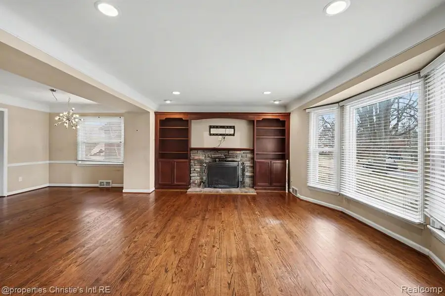 13146 Hart, Huntington Woods, MI 48070 - #2