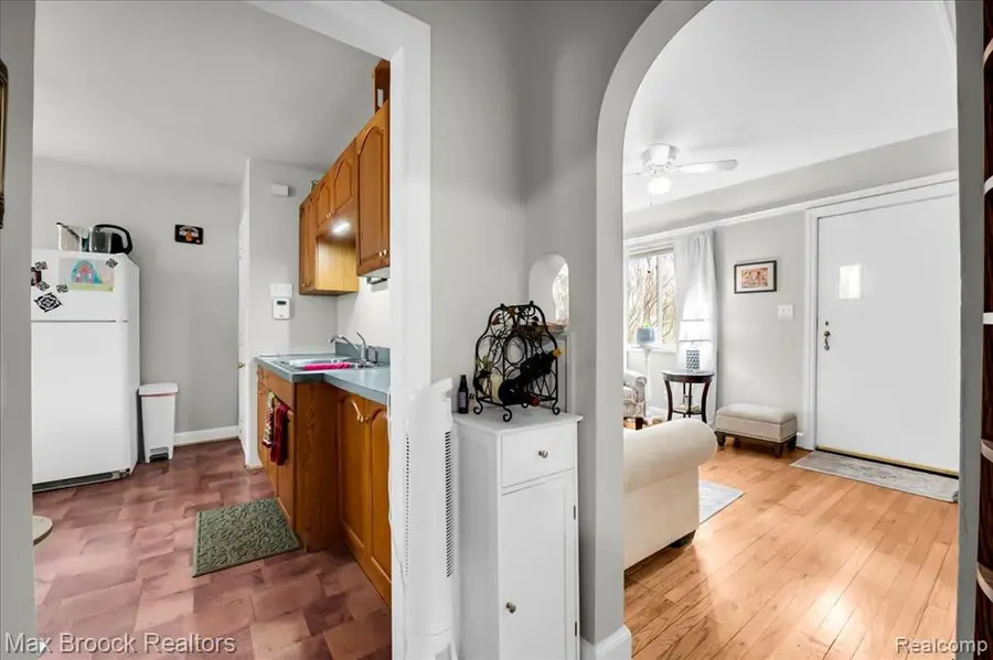 2208 Avondale, Sylvan Lake, MI 48320 - #3