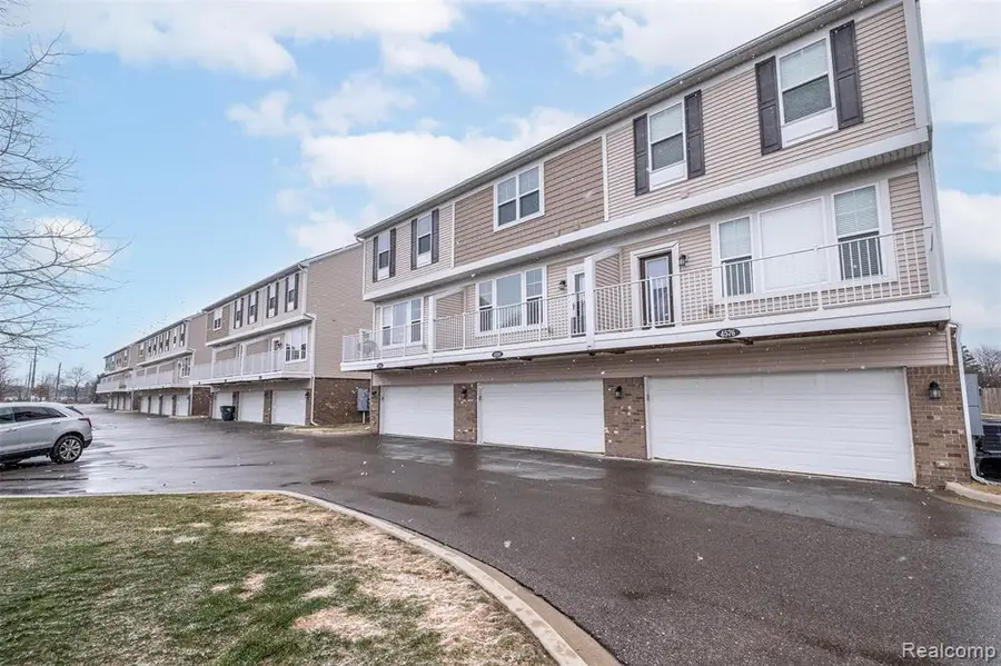 4580 Bradley #24, Troy, MI 48085 - #3