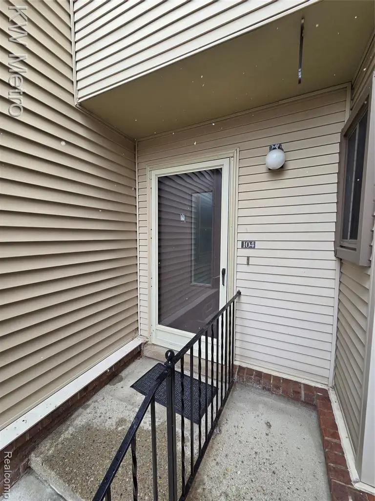 6680 Ridgefield Circle #104, West Bloomfield, MI 48322 - #2