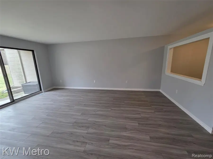 6680 Ridgefield Circle #104, West Bloomfield, MI 48322 - #3