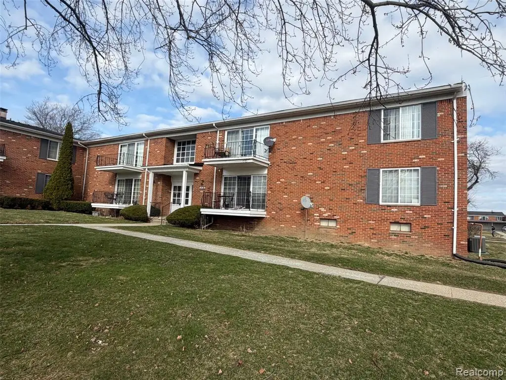 454 Fox Hills, Bloomfield, MI 48304 - #1