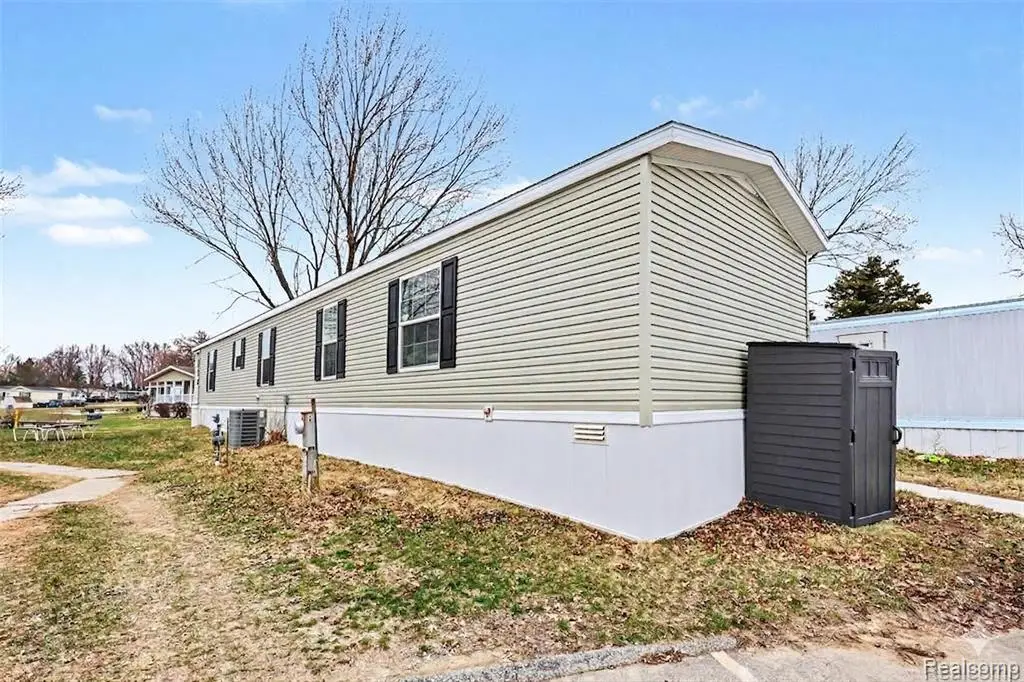 49611 Au Lac Dr E, Chesterfield, MI 48051 - #1