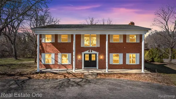 5742 Springwater, West Bloomfield, MI 48322