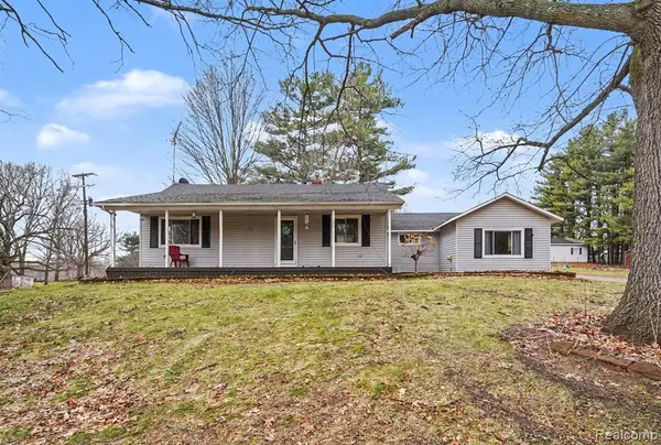 90 S Elm Grove, Lapeer, MI 48446