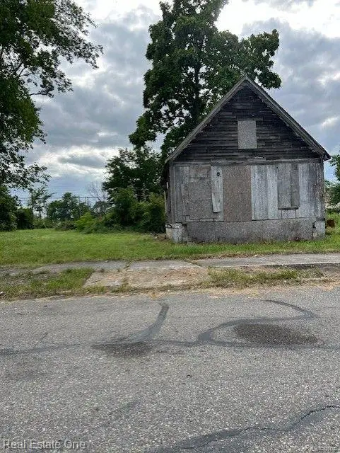 9259 Holmur, Detroit, MI 48204