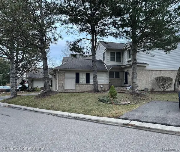 7632 Danbury, West Bloomfield, MI 48322