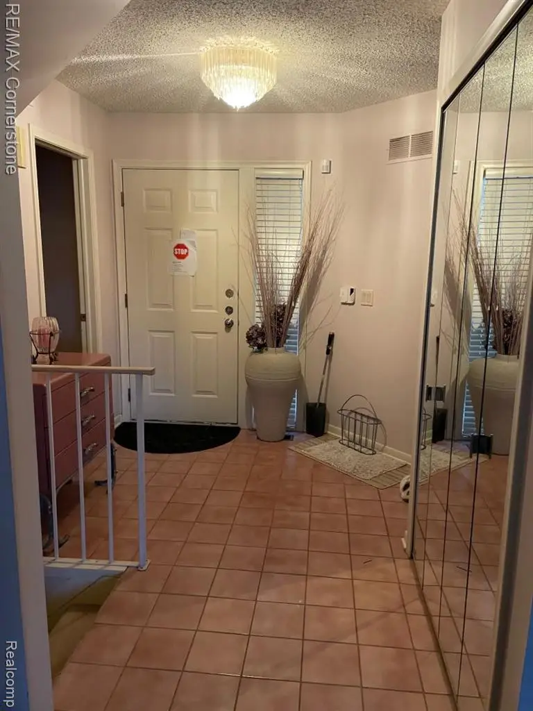 7632 Danbury, West Bloomfield, MI 48322 - #2