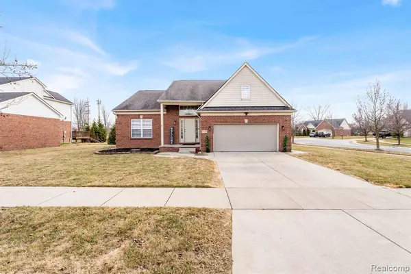 21196 Oak Ridge, Clinton Township, MI 48036