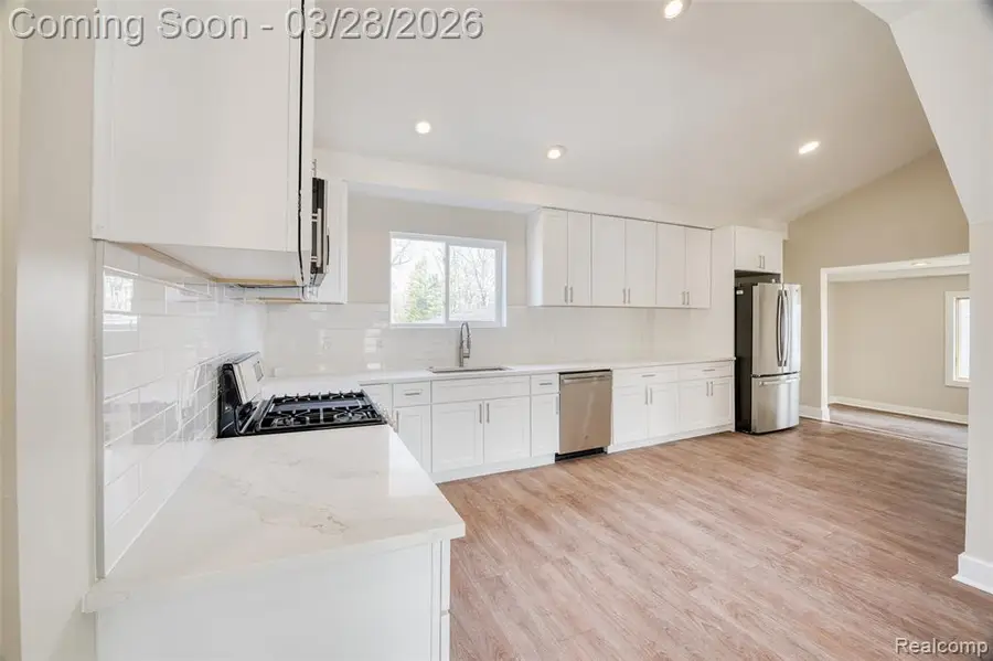29950 6 Mile, Livonia, MI 48152 - #2