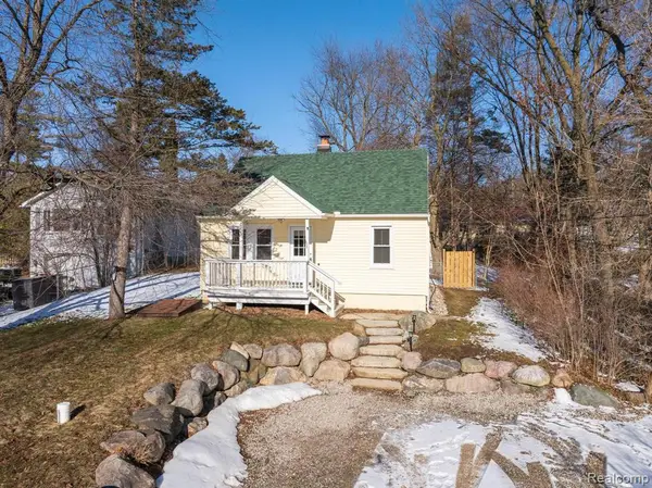 440 Bunny Run, Lake Orion, MI 48362