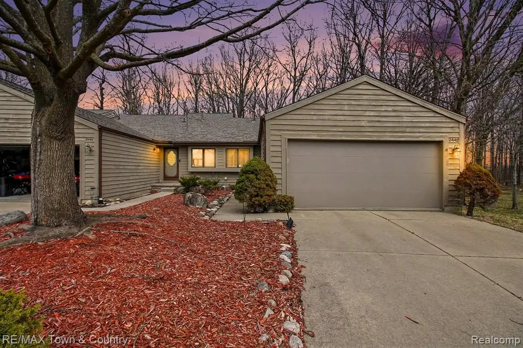 2442 Valley Oaks #35, Flint, MI 48532 - #1