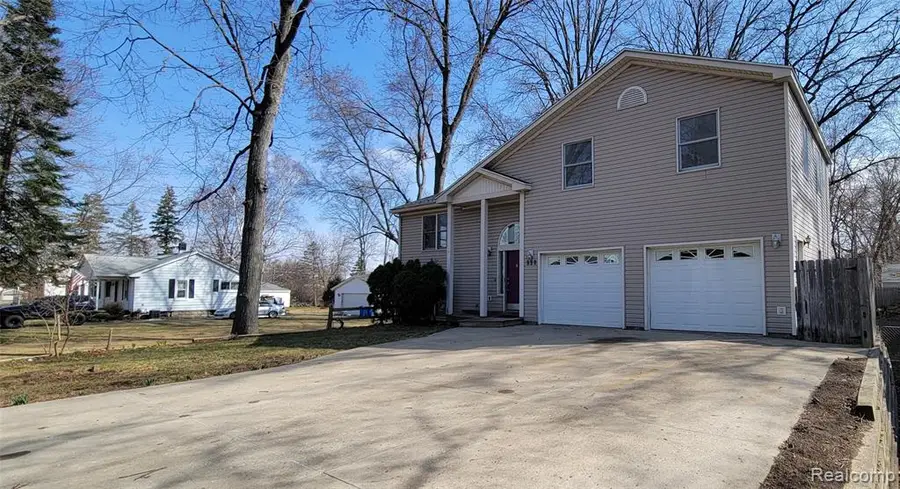 890 Tyrone, Waterford, MI 48328 - #2
