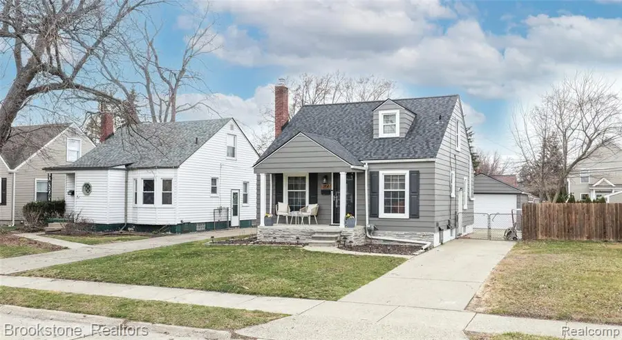 2156 Cambridge, Berkley, MI 48072 - #2