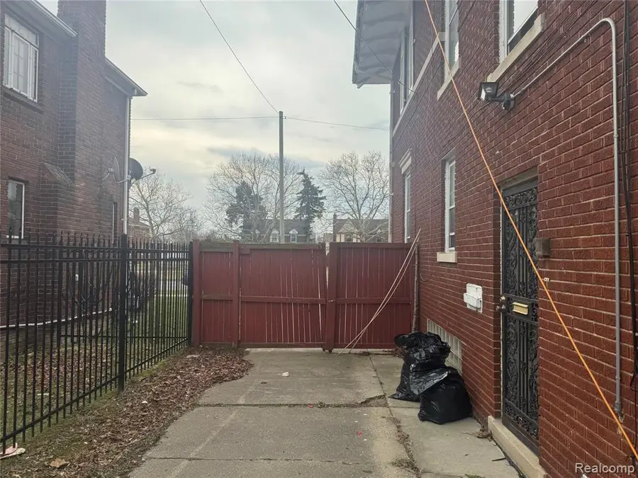 8391 E Outer, Detroit, MI 48213 - #2