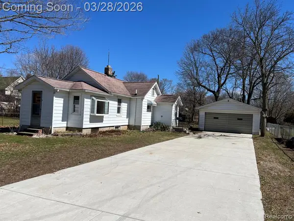 2 Maple, Oxford, MI 48371