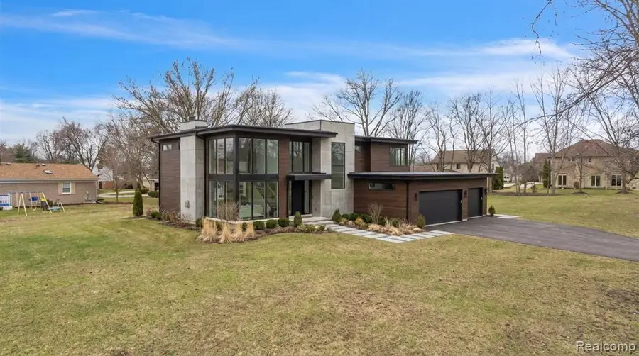 22335 Diamond, Farmington Hills, MI 48335 - #3