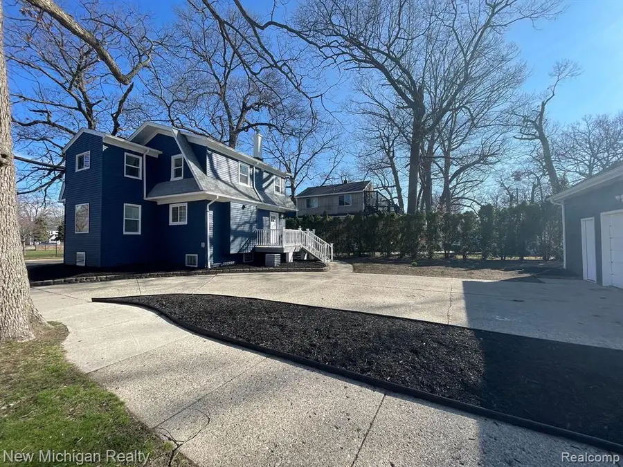 985 W Hazelhurst, Ferndale, MI 48220 - #3