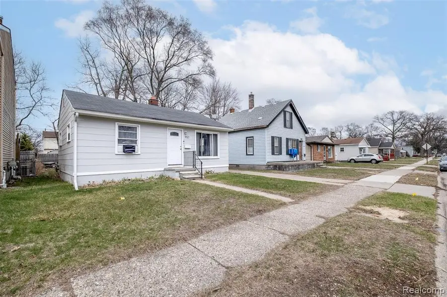 957 E Meyers, Hazel Park, MI 48030 - #2