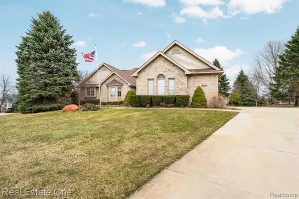 9305 Rotondo, Howell, MI 48855