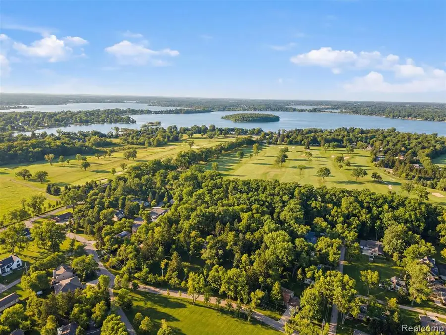 3655 Shady Beach, Orchard Lake Village, MI 48324 - #2
