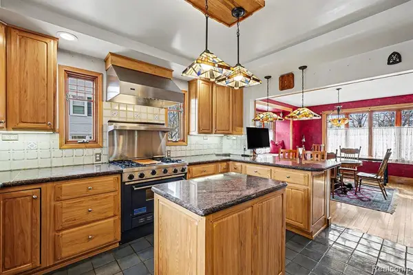1235 Yorkshire, Birmingham, MI 48009