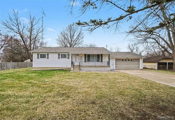 2221 E Bristol, Burton, MI 48529